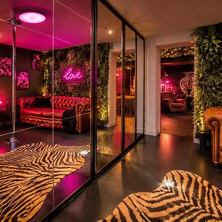 Tropicale Avec Privatif Et Parking Gratuit (adults Only) Apartment